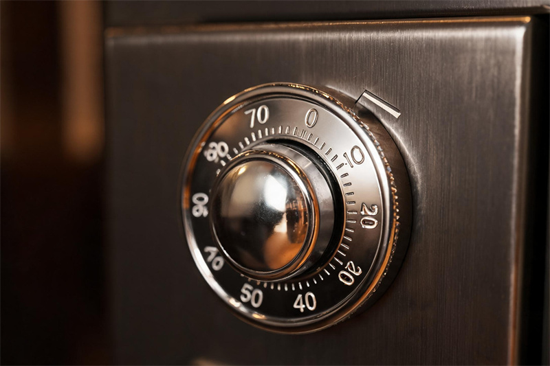 半夜忘带钥匙？本地师傅30分钟上门开锁不伤门